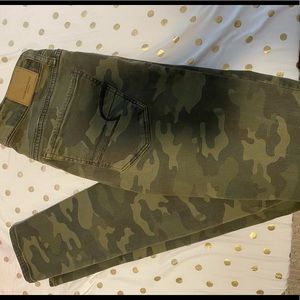 American eagle Camo jeans